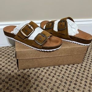 Lucky Brand suede buckle flat form sandals
